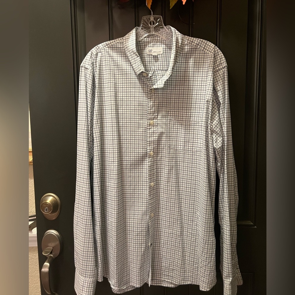 CLASSIC WHITE with BLUE & LIGHT BLUE Check Pattern MEN’S Dress Shirt GAP SIZE L